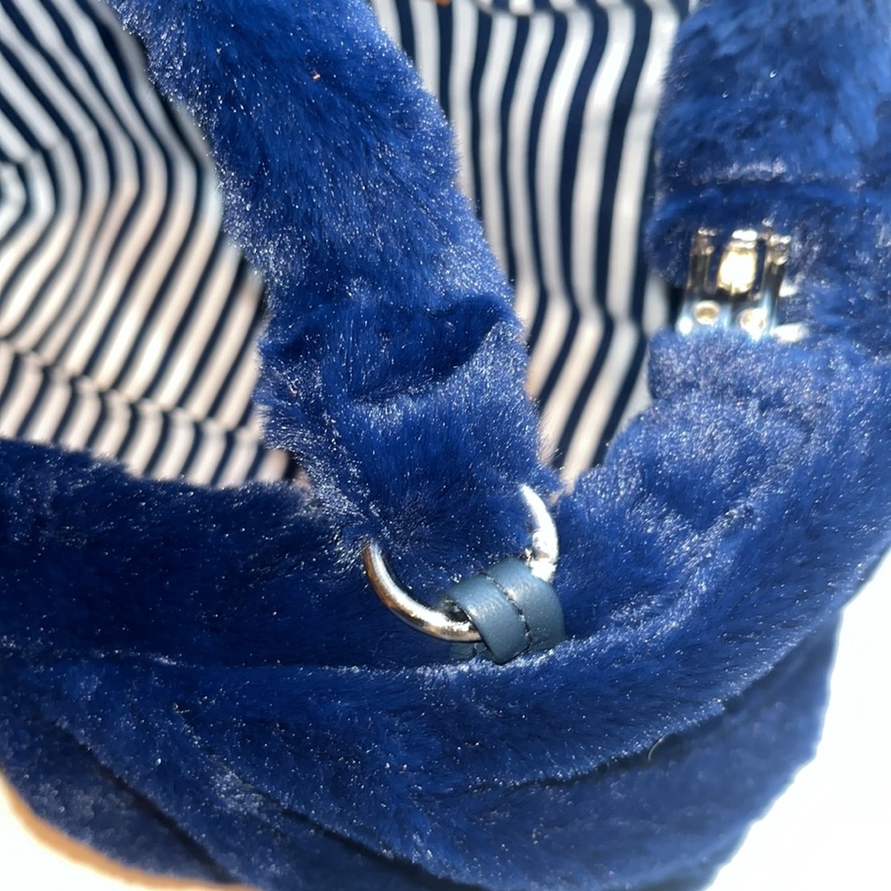 CMD Blue Faux Fur Round Regular Open top, boxy inside- super soft outside - Picture 8 of 12